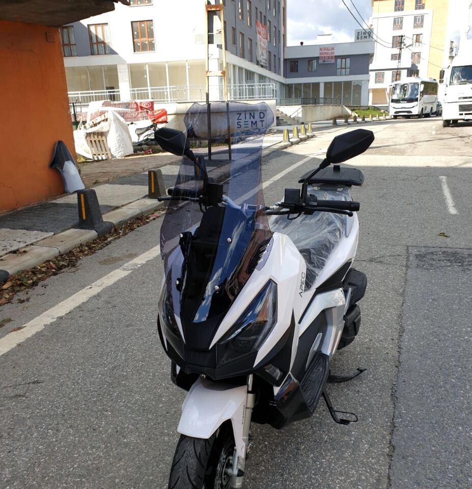 MOTOCAM Volta Apec Apx7 Ön Cam 2025-2026 Model 68cm Füme Renkli 4mm ORTA BOYLU