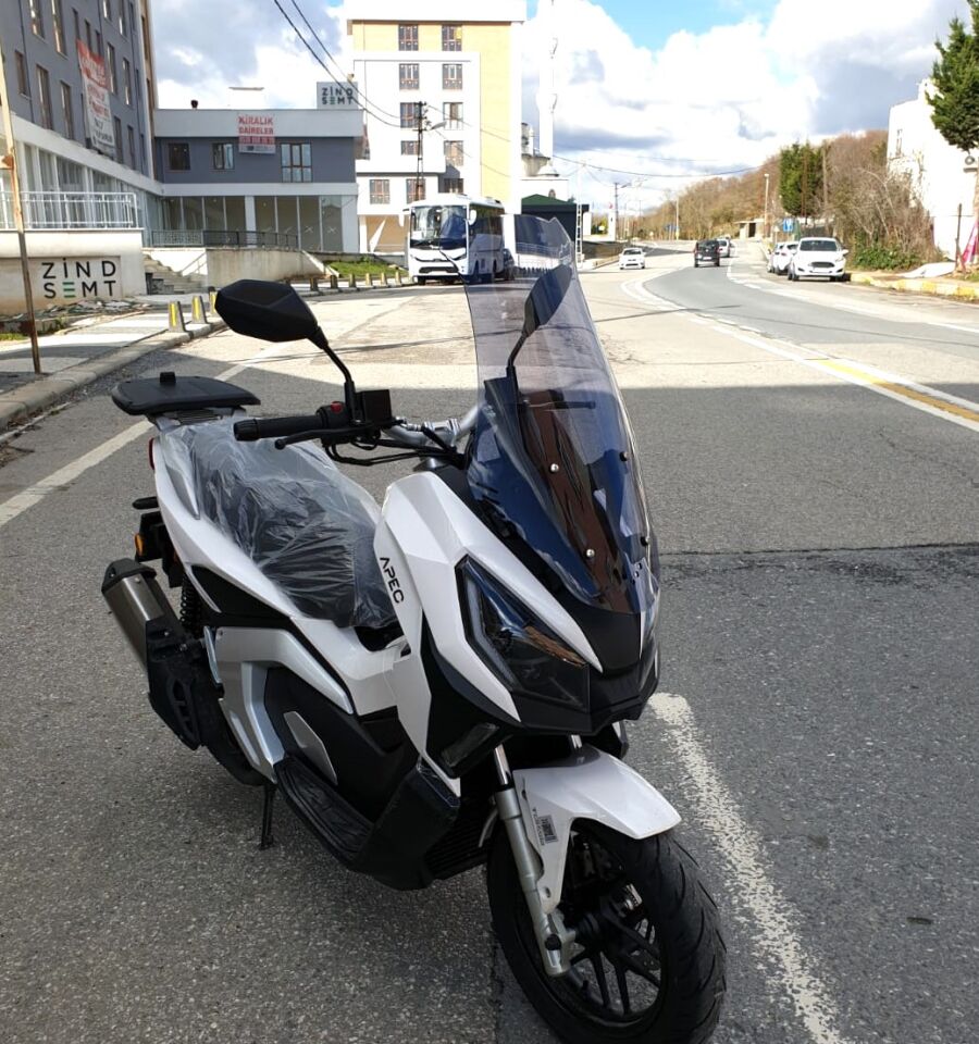 MOTOCAM Volta Apec Apx7 Ön Cam 2025-2026 Model 68cm Füme Renkli 4mm ORTA BOYLU