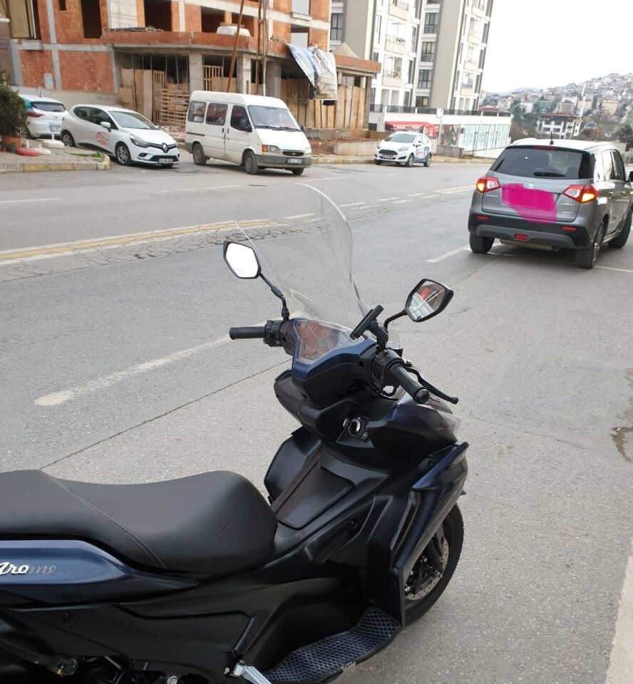 MOTOCAM Küba Vizy 50 Ön Cam 2025-2026 Model 54cm Şeffaf Renkli Sportif Model