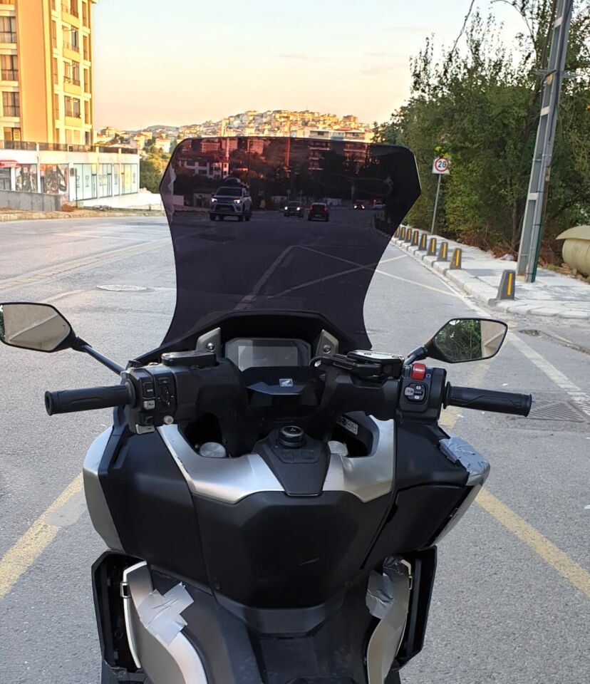 MOTOCAM Honda Forza NSS 750 Ön Cam 2021-2023 Model 60cm Siyah Renkli 4mm