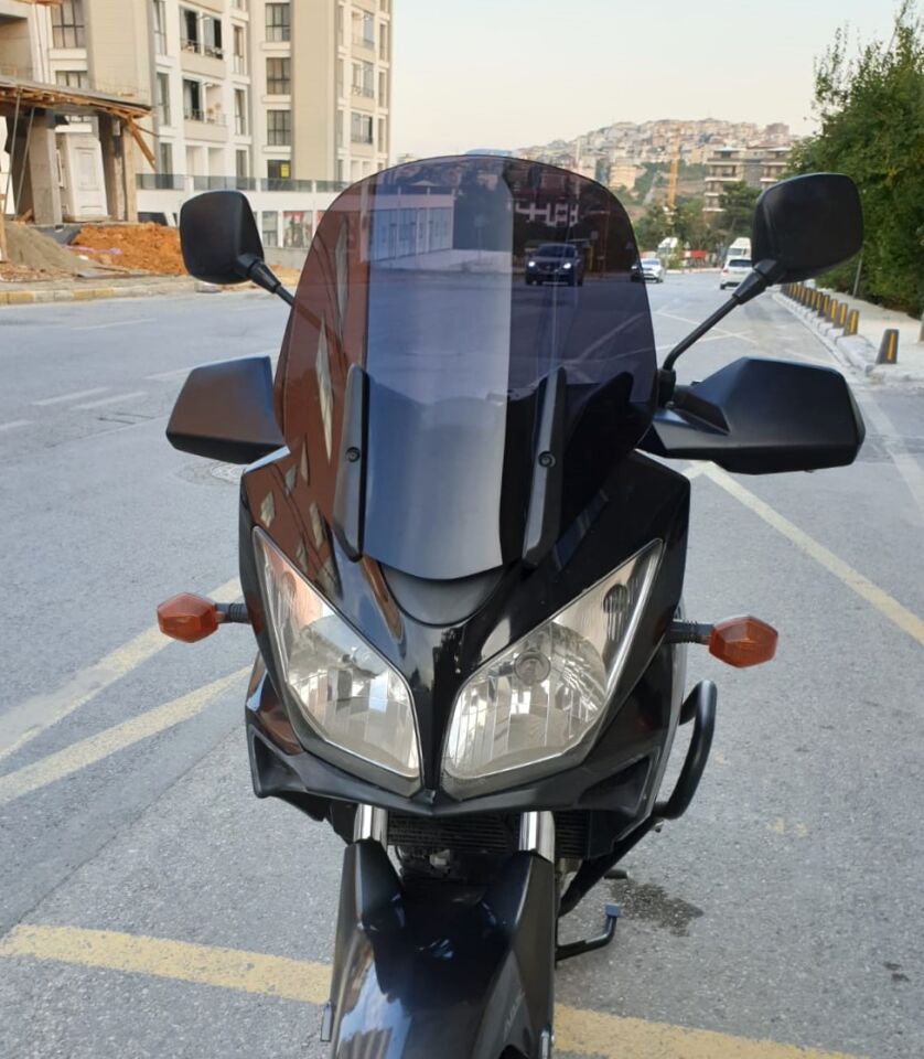 MOTOCAM Suzuki V-strom DL 650 Ön Cam 2004-2010 Model 45cm Siyah Renkli 4mm