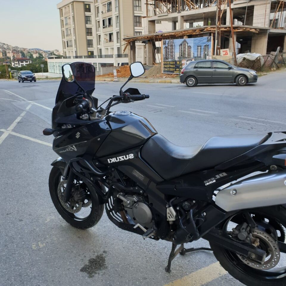 MOTOCAM Suzuki V-strom DL 650 Ön Cam 2004-2010 Model 45cm Siyah Renkli 4mm