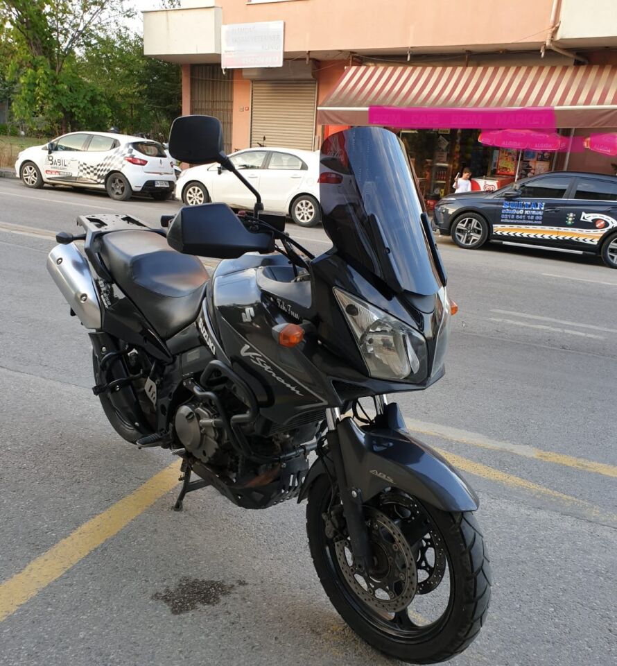 MOTOCAM Suzuki V-strom DL 650 Ön Cam 2004-2010 Model 45cm Siyah Renkli 4mm