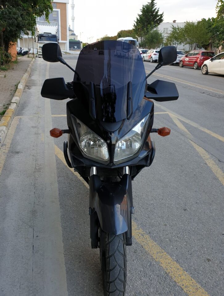 MOTOCAM Suzuki V-strom DL 650 Ön Cam 2004-2010 Model 45cm Siyah Renkli 4mm