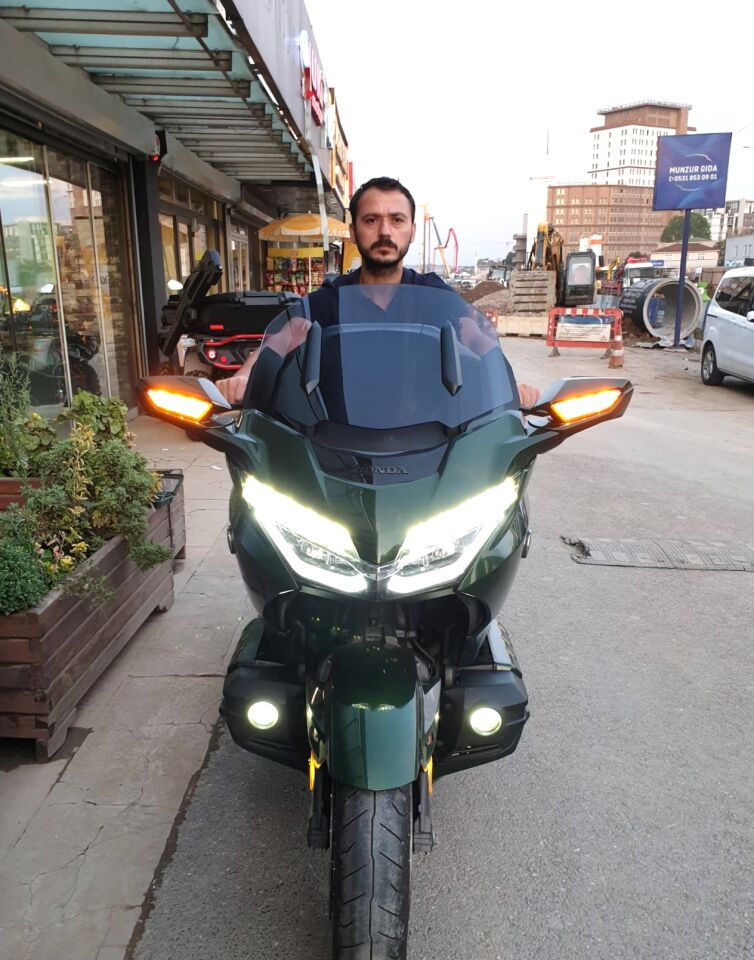 MOTOCAM Honda Goldwing Bagger Ön Cam 2018-2023 Model 38cm Füme Renkli 4mm ORTA BOYLU