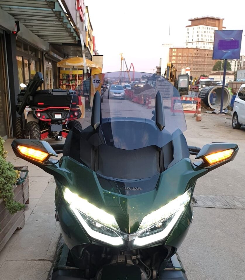 MOTOCAM Honda Goldwing Bagger Ön Cam 2018-2023 Model 38cm Füme Renkli 4mm ORTA BOYLU