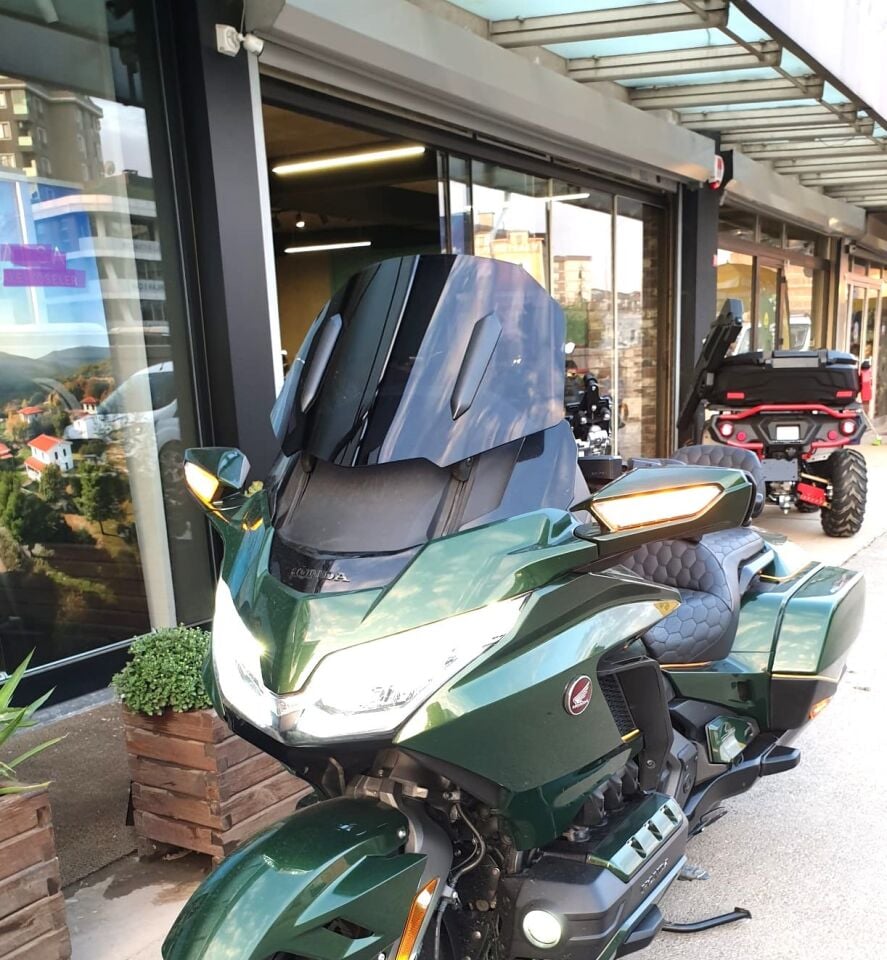 MOTOCAM Honda Goldwing Bagger Ön Cam 2018-2023 Model 38cm Siyah Renkli 4mm ORTA BOYLU