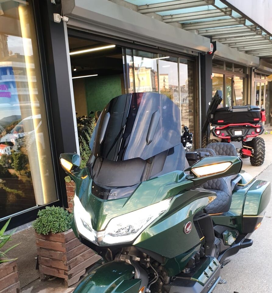 MOTOCAM Honda Goldwing Bagger Ön Cam 2018-2023 Model 38cm Siyah Renkli 4mm ORTA BOYLU