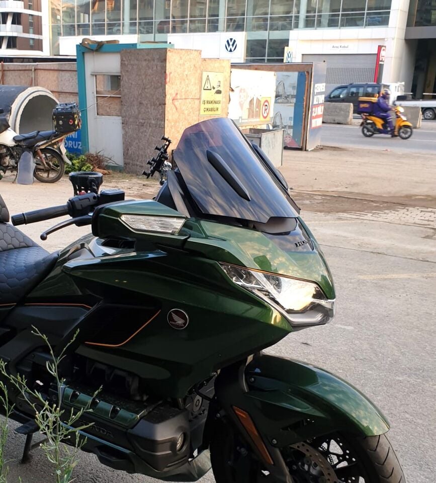 MOTOCAM Honda Goldwing Bagger Ön Cam 2018-2023 Model 38cm Siyah Renkli 4mm ORTA BOYLU