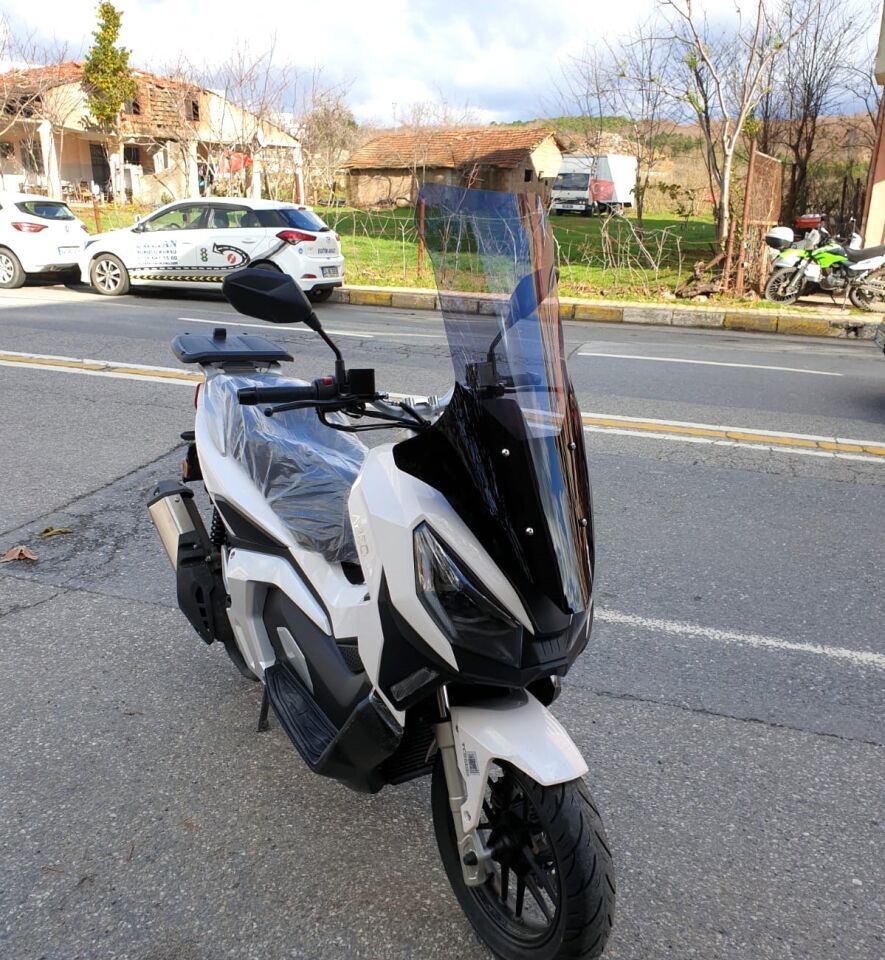 MOTOCAM Volta Apec Apx7 Ön Cam 2025-2026 Model 78cm Füme Renkli 4mm UZUN