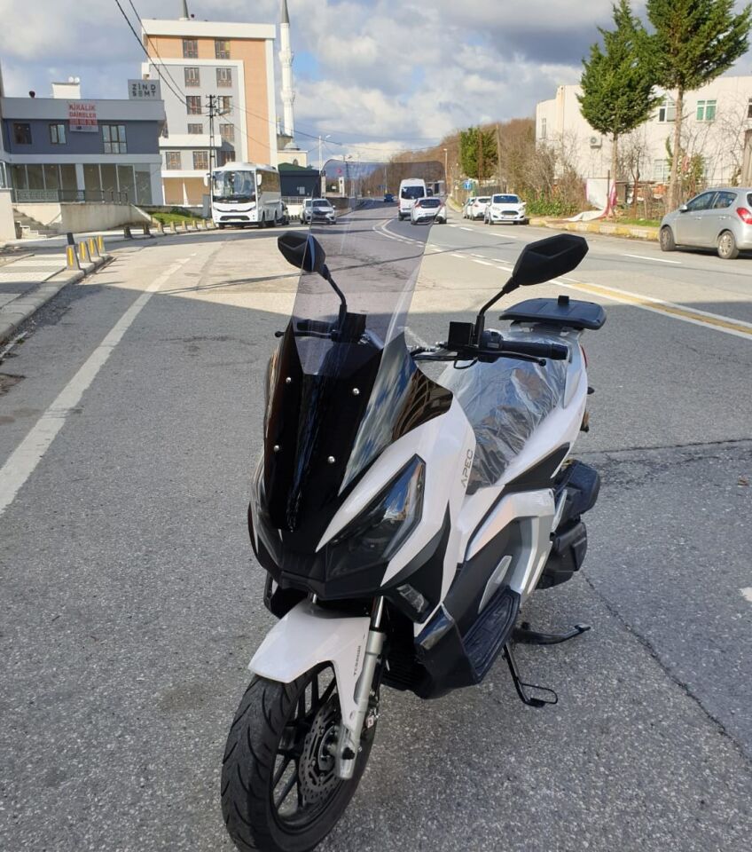 MOTOCAM Volta Apec Apx7 Ön Cam 2025-2026 Model 78cm Füme Renkli 4mm UZUN
