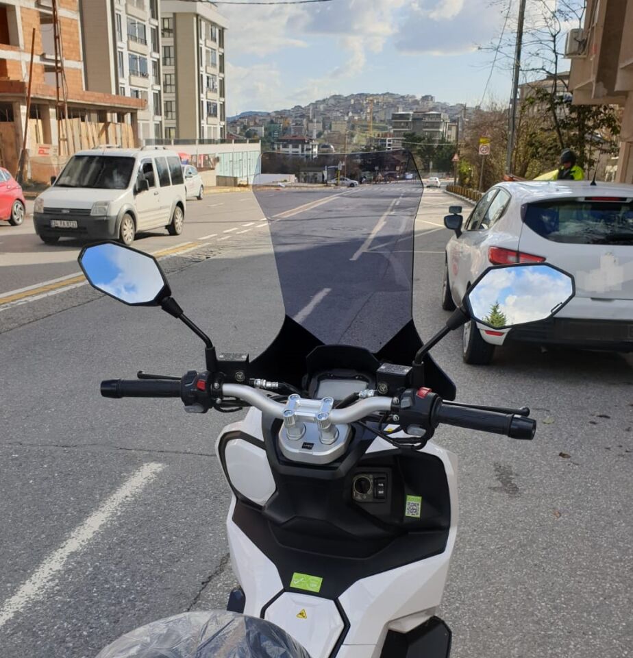 MOTOCAM Volta Apec Apx7 Ön Cam 2025-2026 Model 78cm Füme Renkli 4mm UZUN
