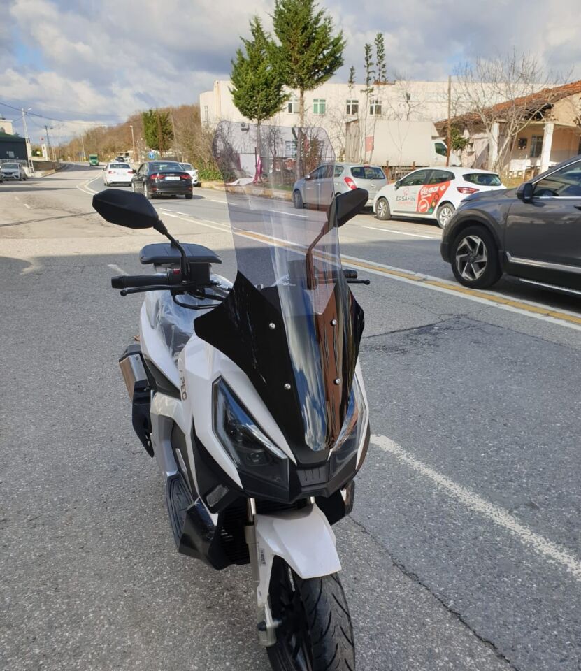 MOTOCAM Volta Apec Apx7 Ön Cam 2025-2026 Model 78cm Füme Renkli 4mm UZUN
