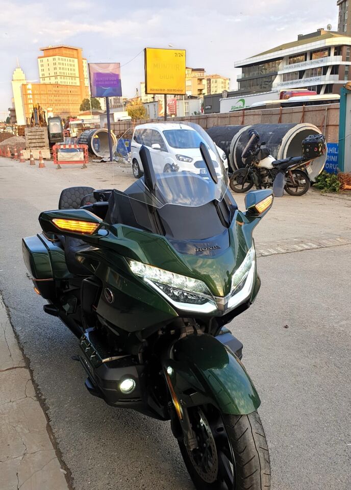 MOTOCAM Honda Goldwing Bagger Ön Cam 2018-2023 Model 38cm Şeffaf Renkli 4mm ORTA BOYLU