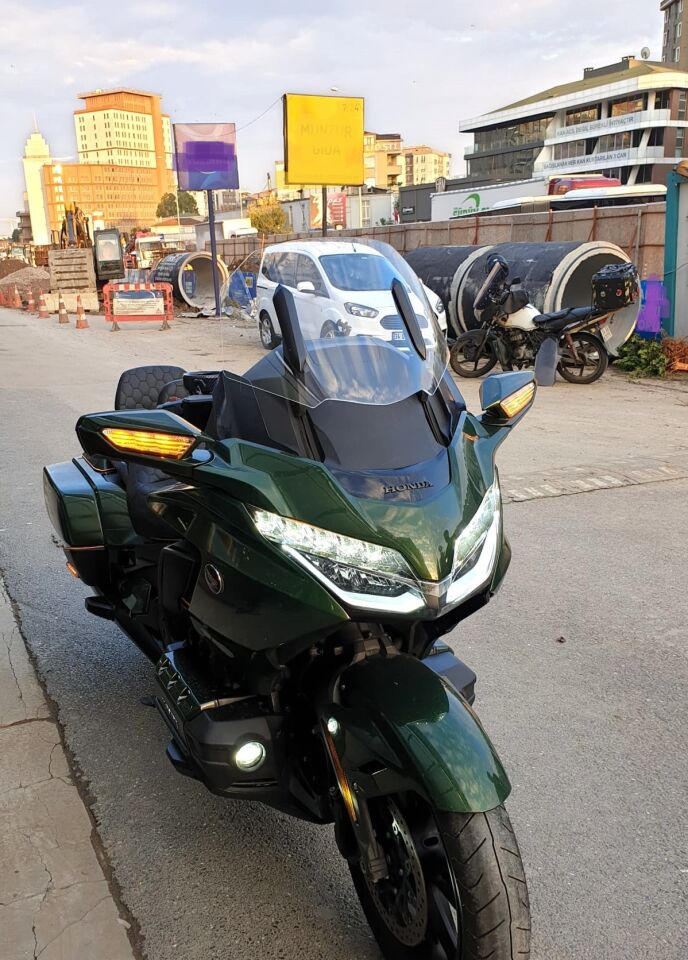 MOTOCAM Honda Goldwing Bagger Ön Cam 2018-2023 Model 38cm Şeffaf Renkli 4mm ORTA BOYLU