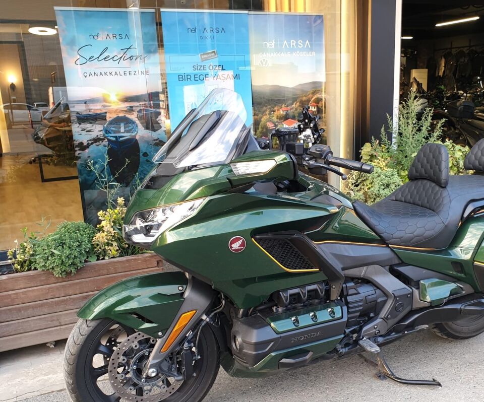 MOTOCAM Honda Goldwing Bagger Ön Cam 2018-2023 Model 38cm Şeffaf Renkli 4mm ORTA BOYLU