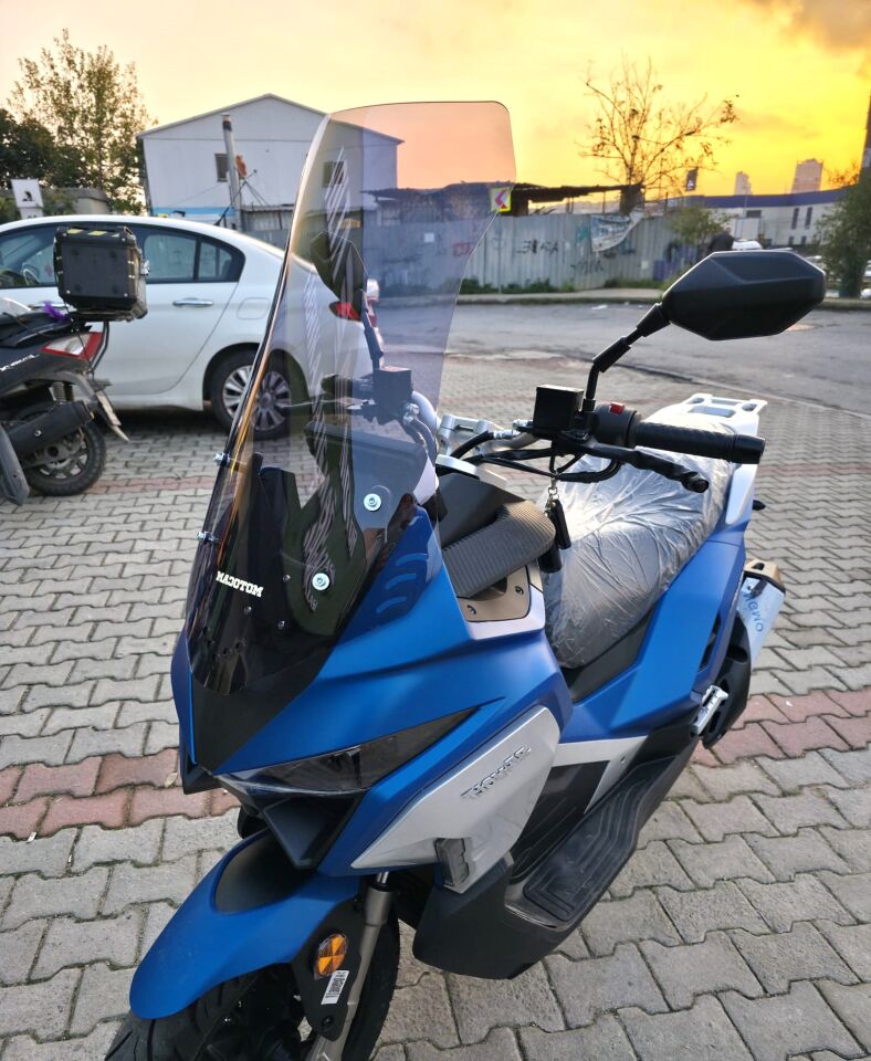 MOTOCAM Volta Revolt RSX7 Ön Cam 2022-2026 Model 65cm Füme Renkli 4mm