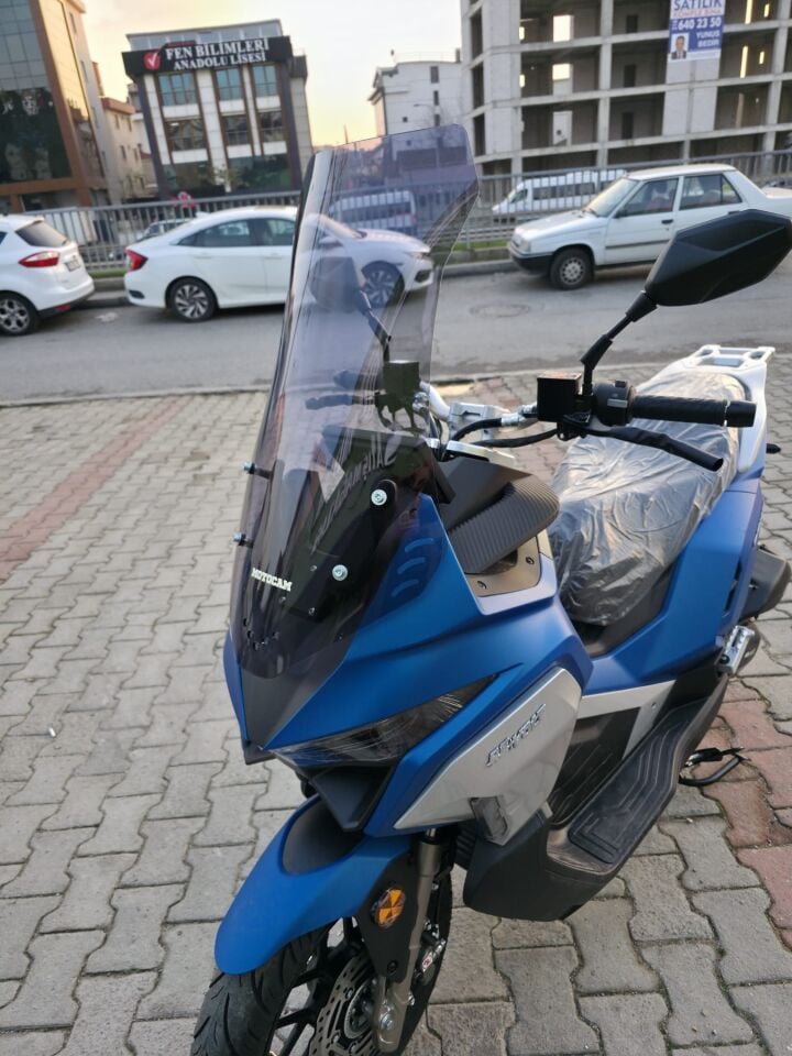 MOTOCAM Volta Revolt RSX7 Ön Cam 2022-2026 Model 65cm Füme Renkli 4mm