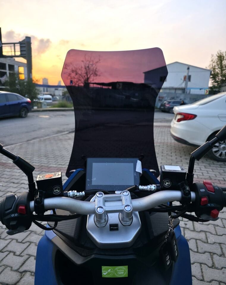 MOTOCAM Volta Revolt RSX7 Ön Cam 2022-2026 Model 65cm Siyah Renkli 4mm