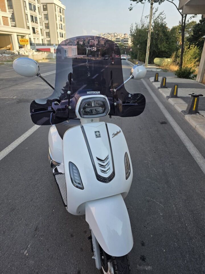 MOTOCAM Arora Safari 50 Ön Cam 2021-2026 Model 37cm Siyah Renkli 4mm Elcikli APARATSIZ