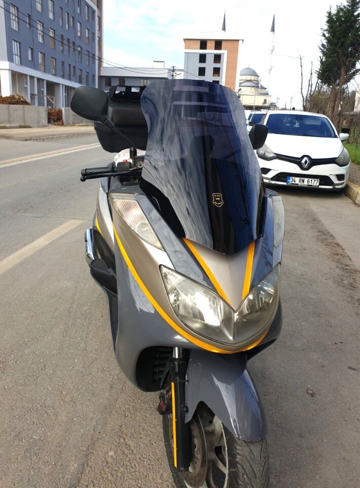 MOTOCAM Yamaha Majesty 400 Ön Cam 2003-2015 Model 68cm Siyah Renkli 4mm