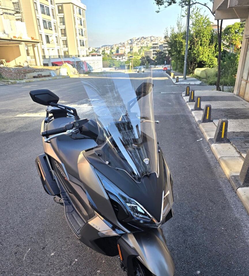 MOTOCAM Kymco Downtown GT 350 Ön Cam 2024-2026 Model 62cm Şeffaf Renkli 4mm