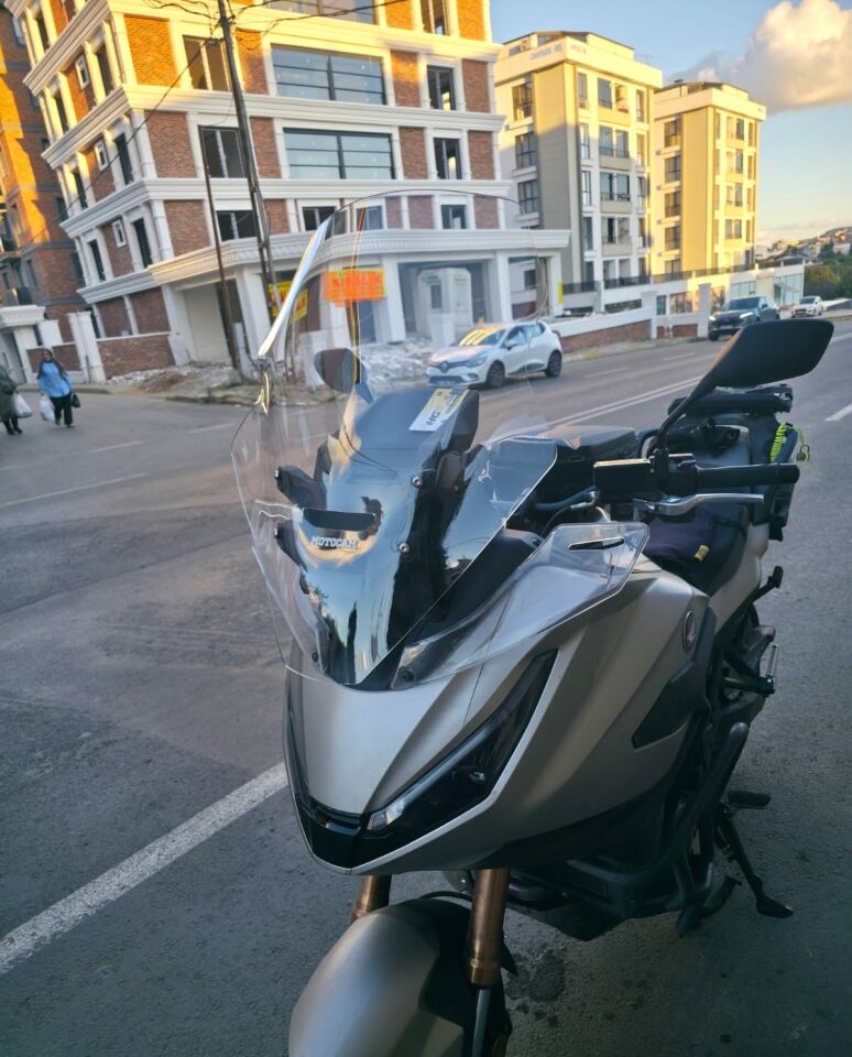 MOTOCAM Honda NT 1100 Ön Cam 2025-2026 Model 61cm Şeffaf Renkli 4mm