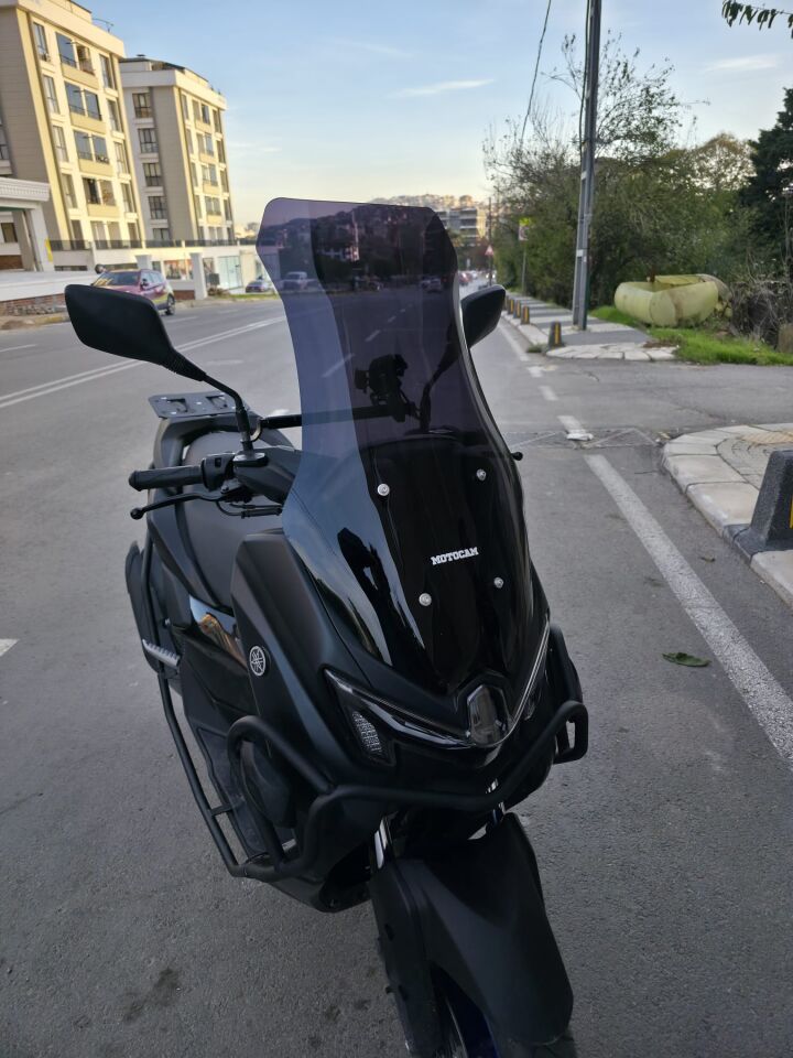 MOTOCAM Yamaha Nmax Ön Cam 2025-2026 Model 72cm Siyah Renkli 4mm