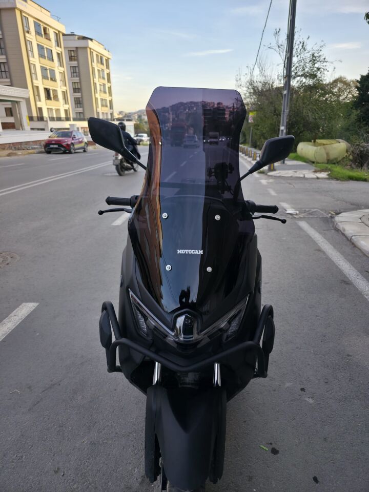 MOTOCAM Yamaha Nmax Ön Cam 2025-2026 Model 72cm Siyah Renkli 4mm