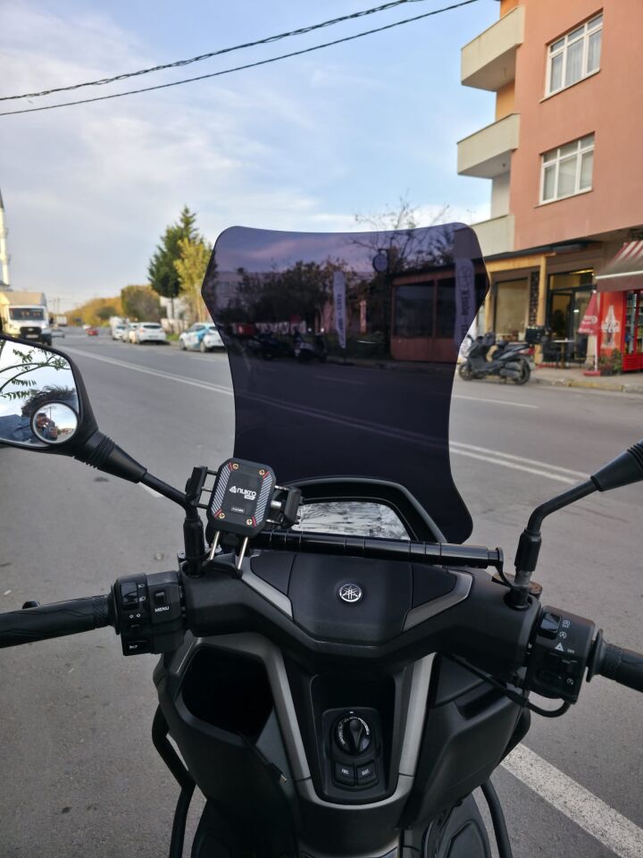 MOTOCAM Yamaha Nmax Ön Cam 2025-2026 Model 72cm Siyah Renkli 4mm