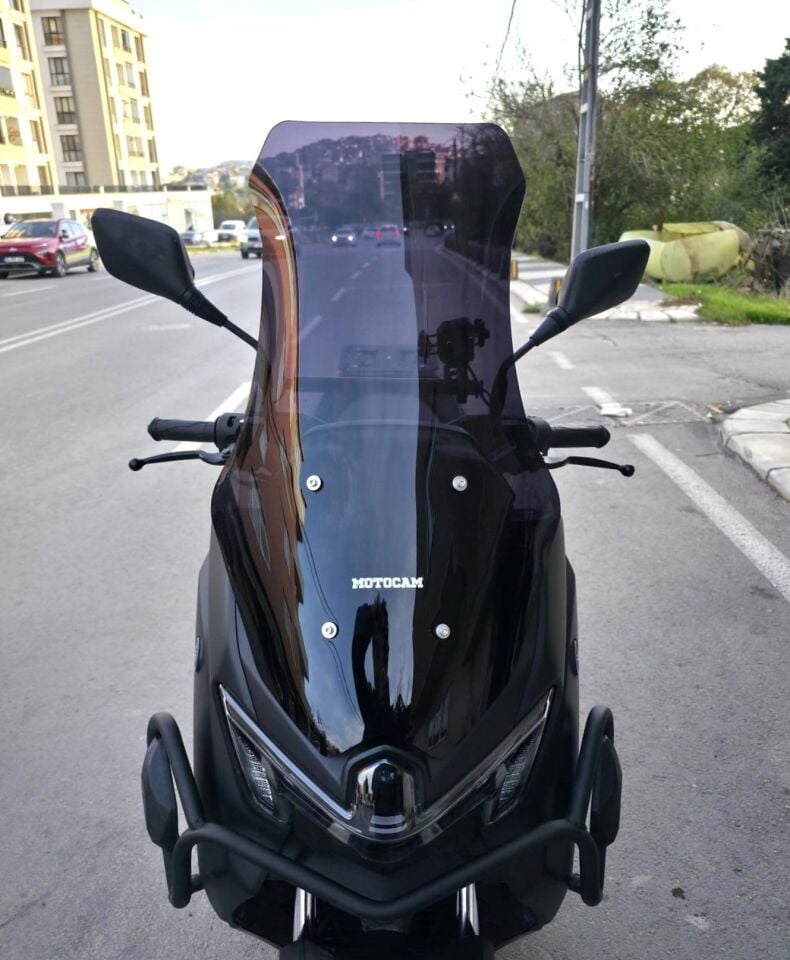 MOTOCAM Yamaha Nmax Ön Cam 2025-2026 Model 72cm Siyah Renkli 4mm
