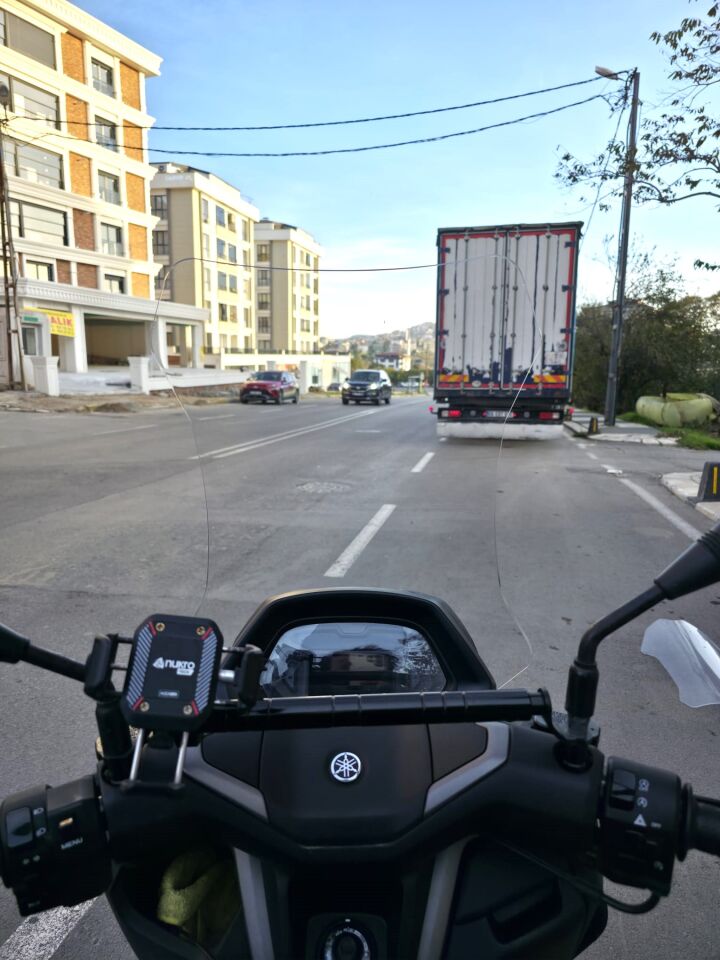 MOTOCAM Yamaha Nmax Ön Cam 2025-2026 Model 72cm Şeffaf Renkli 4mm