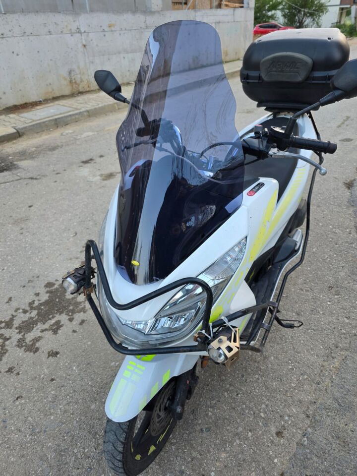 MOTOCAM Honda PCX Ön Cam 2014-2017 Model 65cm Füme Renkli 4mm ORTA BOYLU