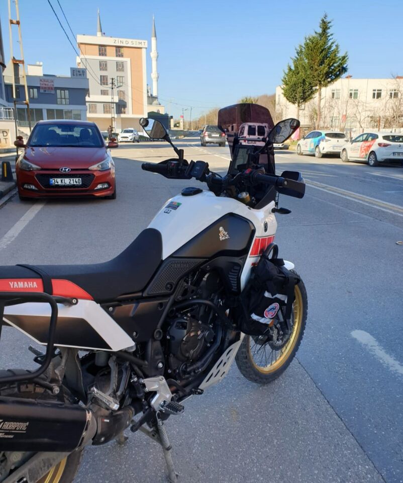 MOTOCAM Yamaha Tenere Rall 700 Ön Cam 2019-2026  Model 39cm Siyah Renkli 4mm