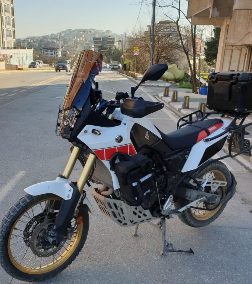 MOTOCAM Yamaha Tenere Rall 700 Ön Cam 2019-2026  Model 39cm Siyah Renkli 4mm