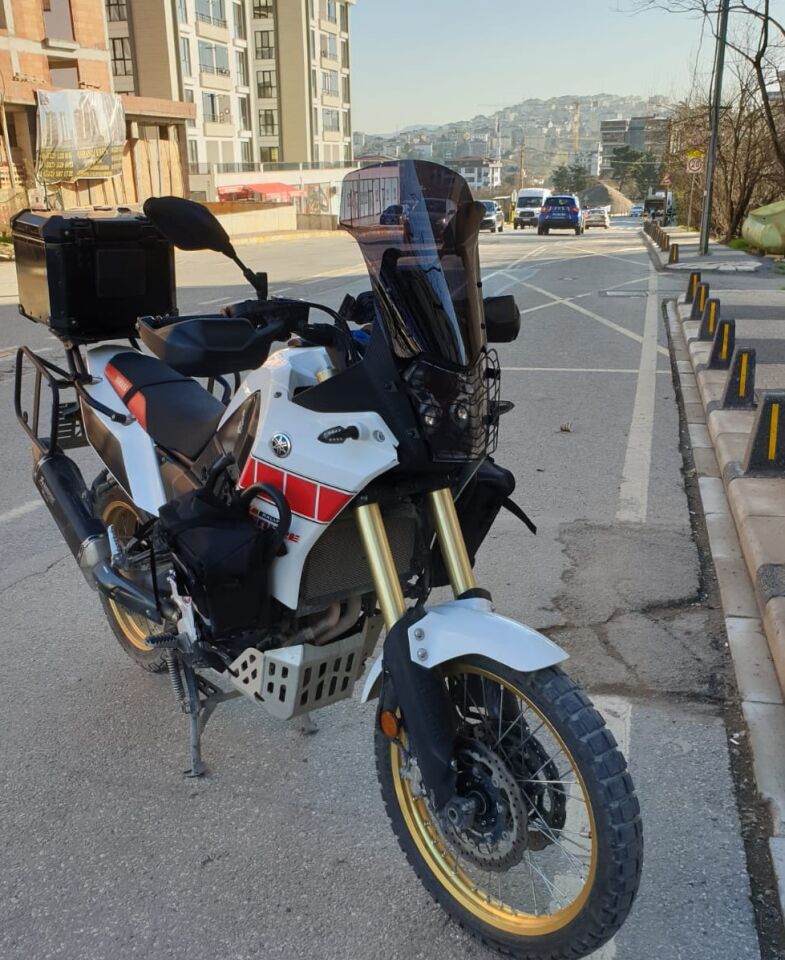 MOTOCAM Yamaha Tenere Rall 700 Ön Cam 2019-2026-2026 Model 39cm Siyah Renkli 4mm