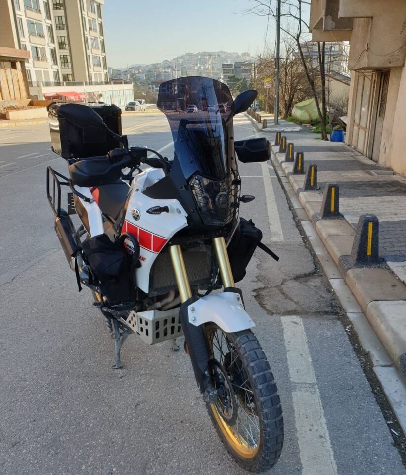MOTOCAM Yamaha Tenere Rall 700 Ön Cam 2019-2026  Model 39cm Siyah Renkli 4mm