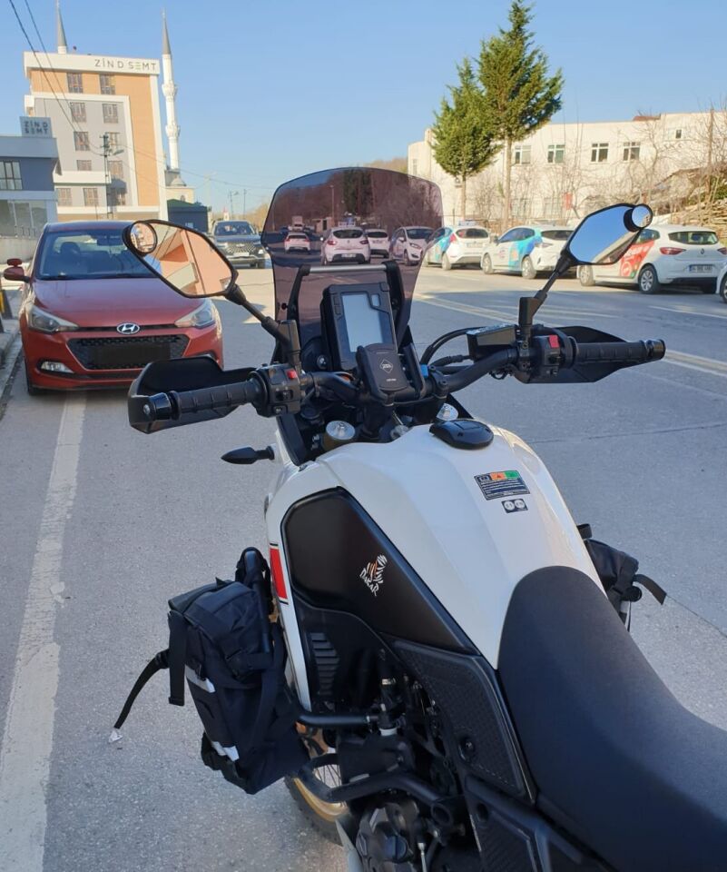 MOTOCAM Yamaha Tenere Rall 700 Ön Cam 2019-2026  Model 39cm Siyah Renkli 4mm