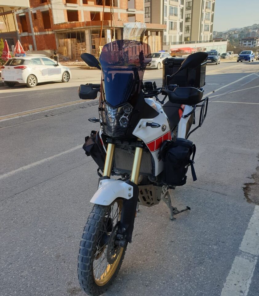 MOTOCAM Yamaha Tenere Rall 700 Ön Cam 2019-2026  Model 39cm Siyah Renkli 4mm