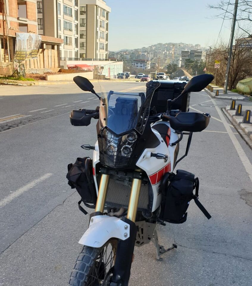 MOTOCAM Yamaha Tenere Rall 700 Ön Cam 2019-2026 Model 39cm Şeffaf Renkli 4mm