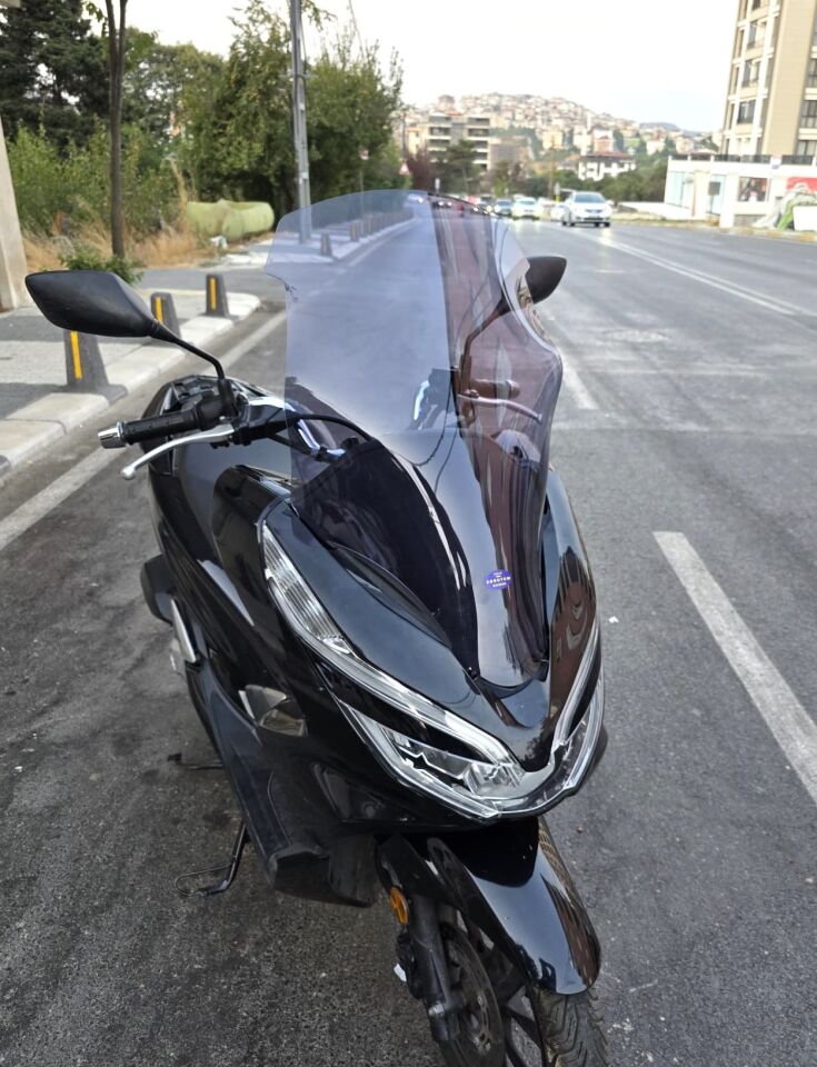 MOTOCAM Honda PCX Ön Cam 2018-2020 Model 65cm Füme Renkli 4mm ORTA BOYLU