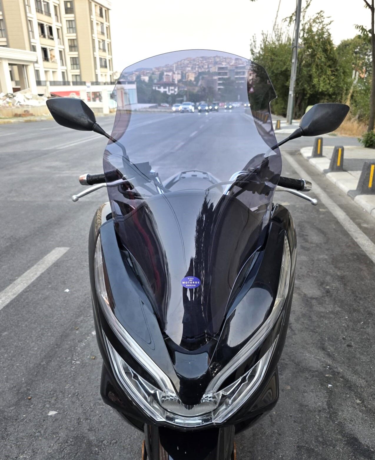 MOTOCAM Honda PCX Ön Cam 2018-2020 Model 65cm Füme Renkli 4mm ORTA BOYLU