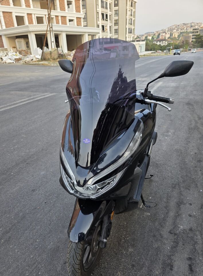 MOTOCAM Honda PCX Ön Cam 2018-2020 Model 65cm Siyah Renkli 4mm ORTA BOYLU