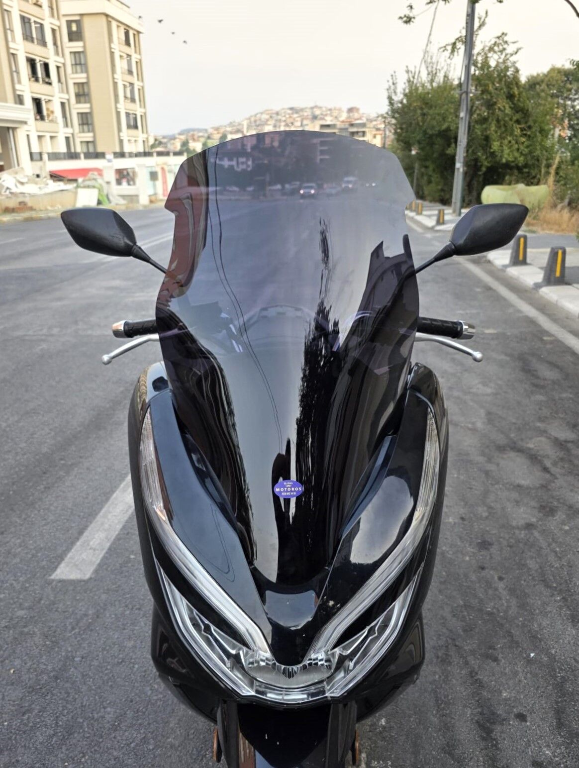 MOTOCAM Honda PCX Ön Cam 2018-2020 Model 65cm Siyah Renkli 4mm ORTA BOYLU