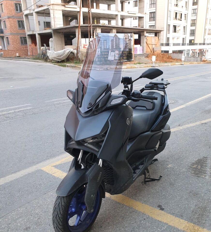 MOTOCAM Yamaha Xmax Ön Cam 2023-2026 Model 65cm Füme Renkli 4mm