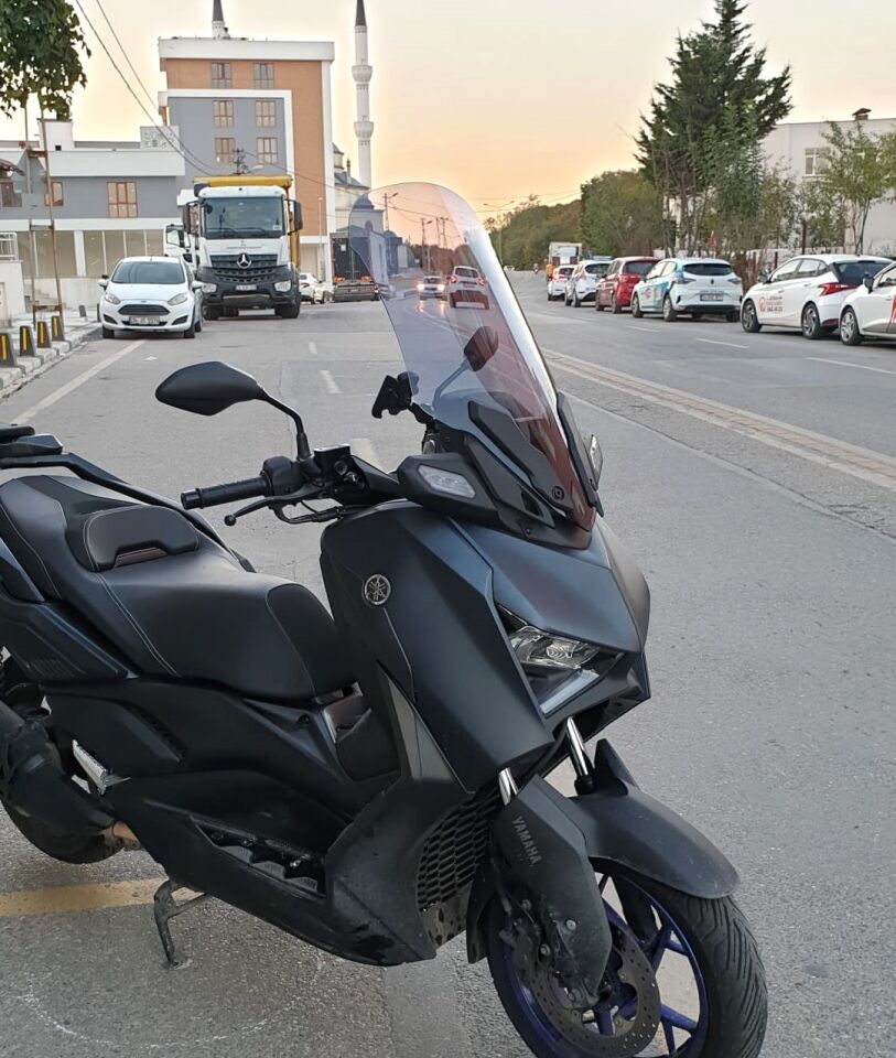 MOTOCAM Yamaha Xmax Ön Cam 2023-2026 Model 65cm Füme Renkli 4mm