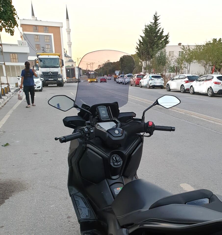 MOTOCAM Yamaha Xmax Ön Cam 2023-2026 Model 65cm Füme Renkli 4mm