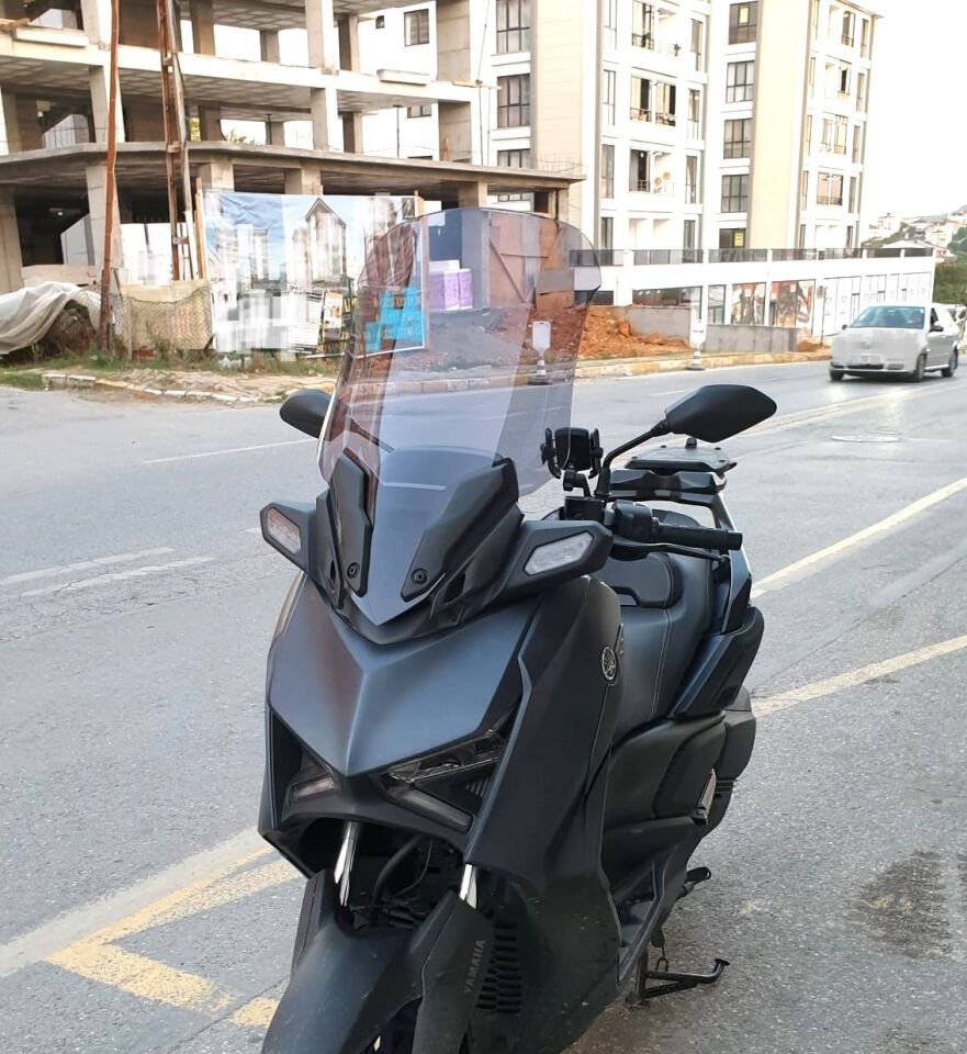 MOTOCAM Yamaha Xmax Ön Cam 2023-2026 Model 65cm Füme Renkli 4mm