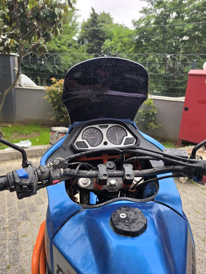 MOTOCAM Yamaha Tenere XT 660 Z Ön Cam 1991-1999 Model 36cm Siyah Renkli 4mm