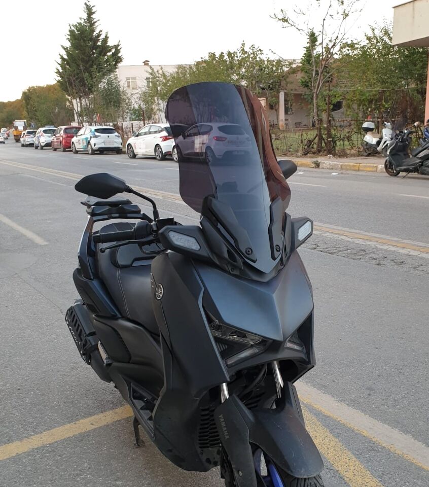 MOTOCAM Yamaha Xmax Ön Cam 2023-2026 Model 65cm Siyah Renkli 4mm
